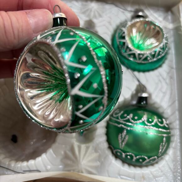Vintage Christmas Tree ornaments green glass & silver glitter set of 5 in box - Picture 9 of 10